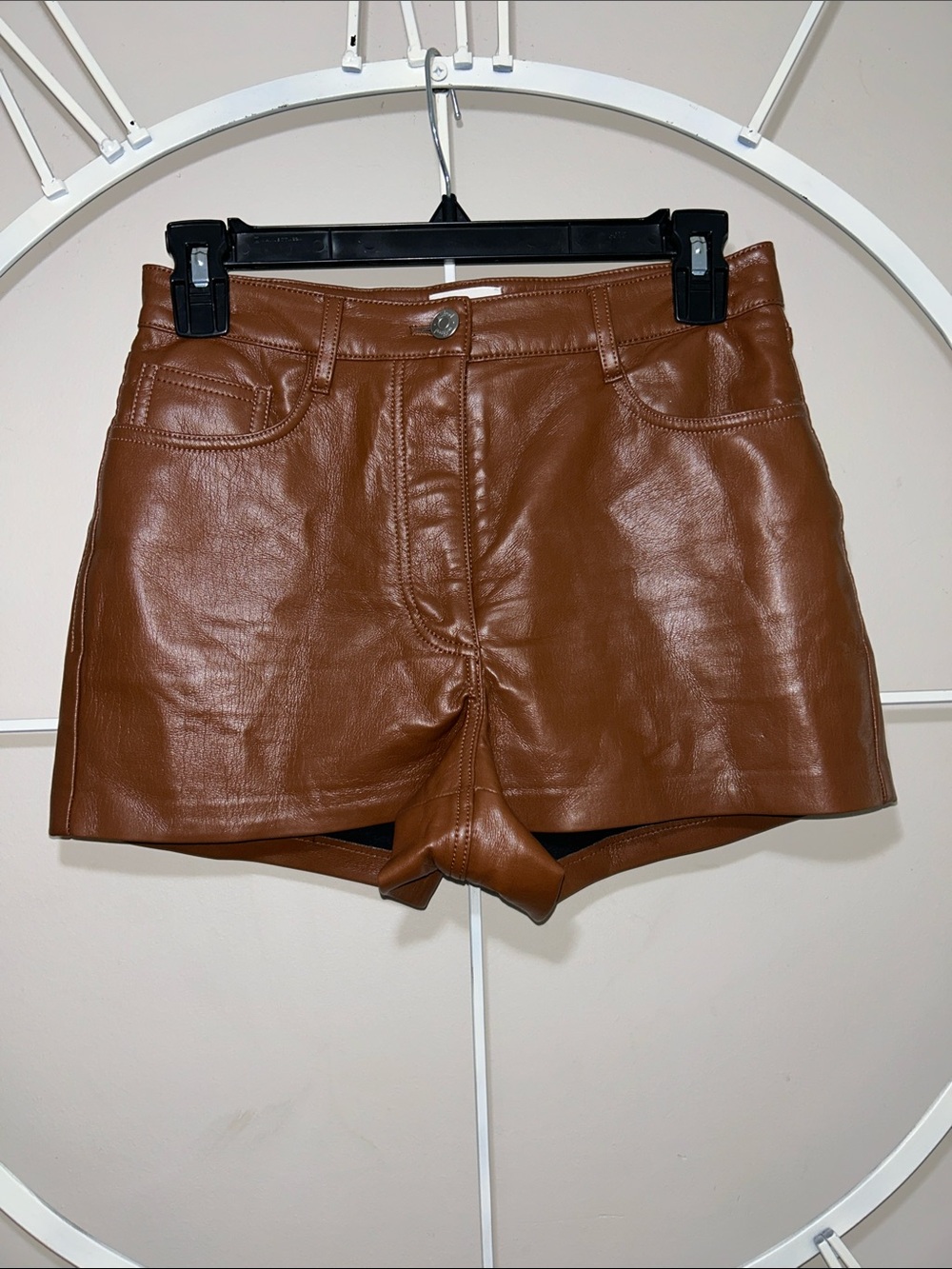 Aritzia Wilfred Melina High-Waist Faux Leather Regular 5” Shorts in Cognac Brown